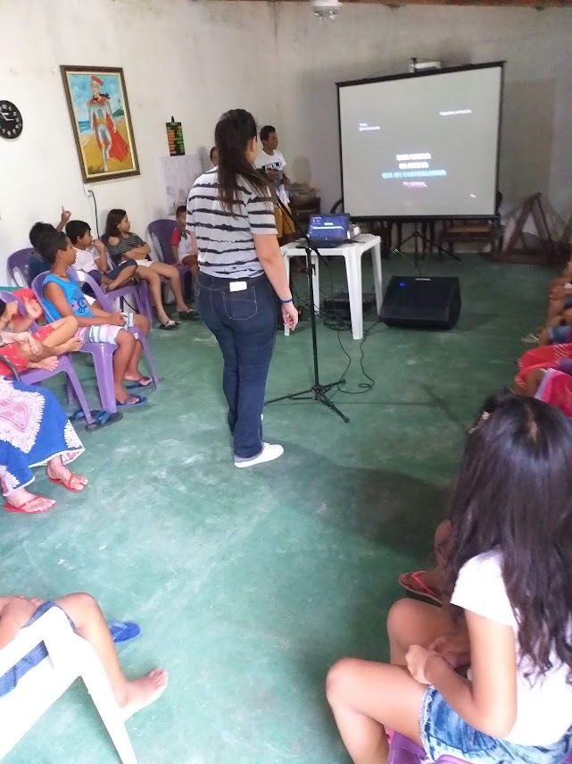 Atividade educativa e cultural com diferentes gerações