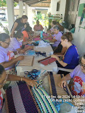 Mesa coletiva de artesanato e criação